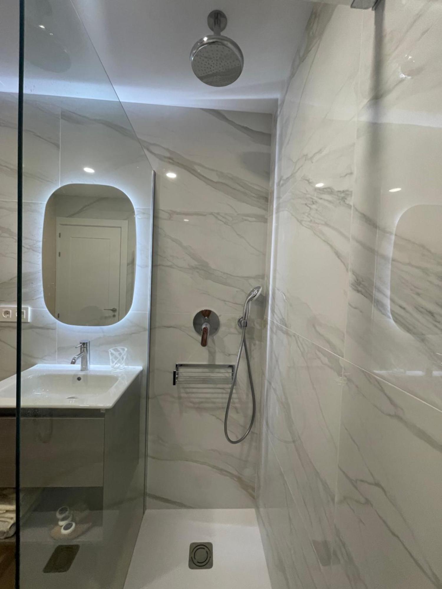 Riscal Suits Luxury لقنت المظهر الخارجي الصورة